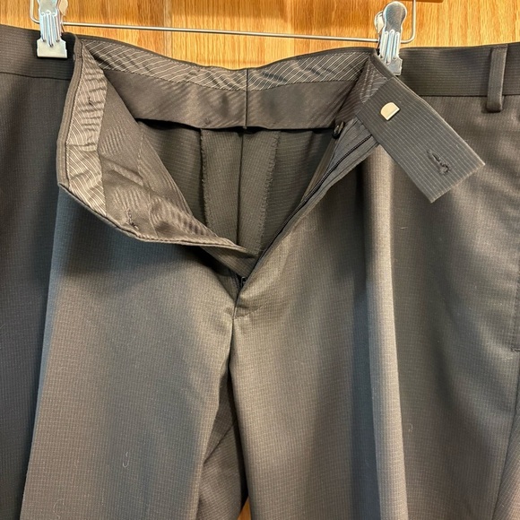 Calvin Klein Mens Dress Pants 40X30 Flat Front Pleated Leg Black w/ Fine Stripes - Picture 4 of 6